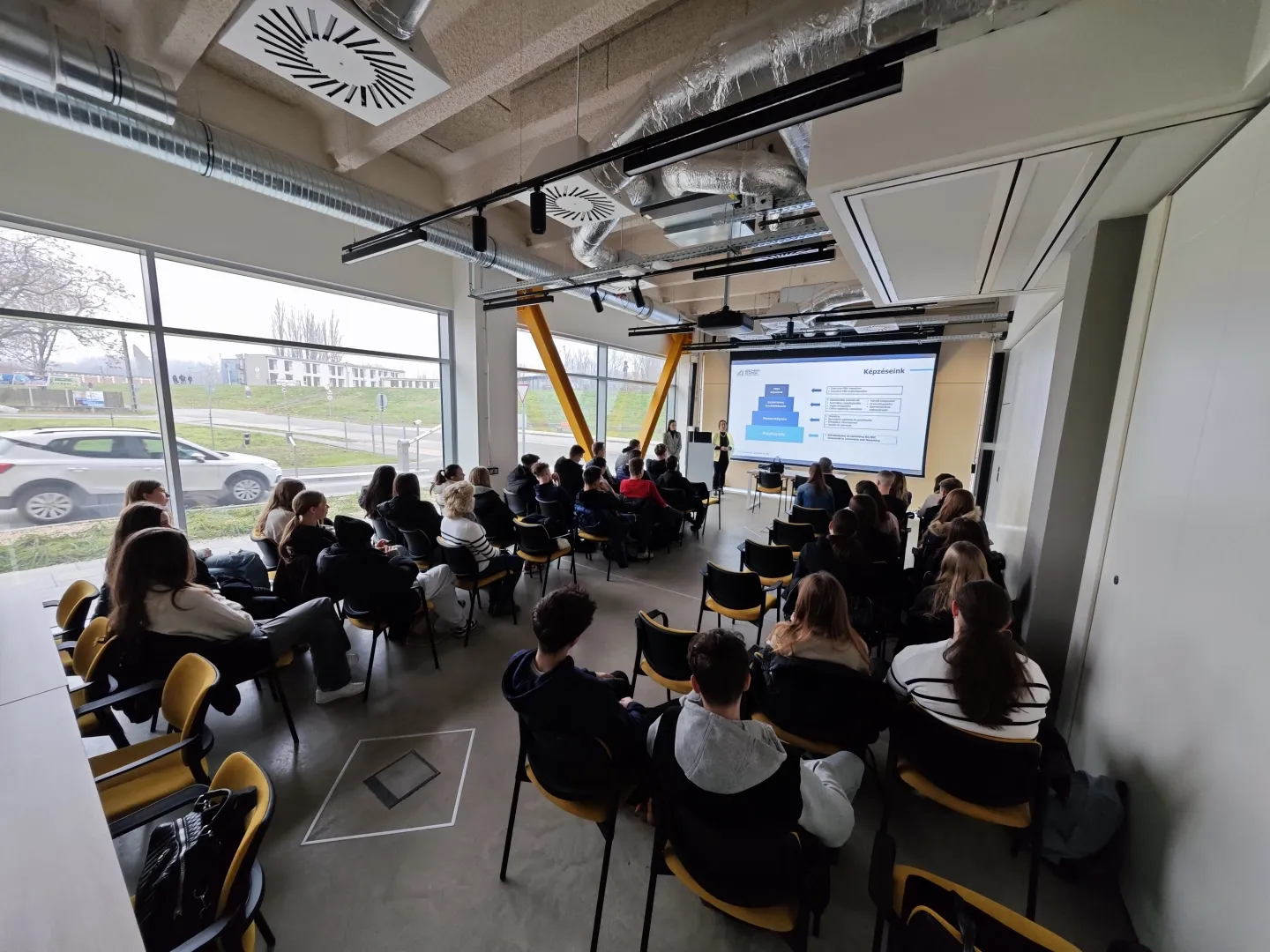 Győri SZC Baross Gábor Két Tanítási Nyelvű Közgazdasági Technikum iskolalátogatás - SZE KGK